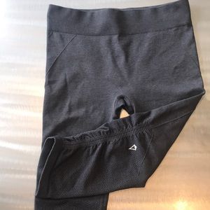 Ivivva girls’ crop legging